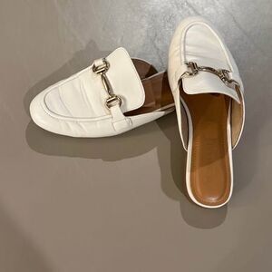 Cushionaire Women's Mule Loafers White Slip On Gold Bit Hardware Comfort Shoes 8